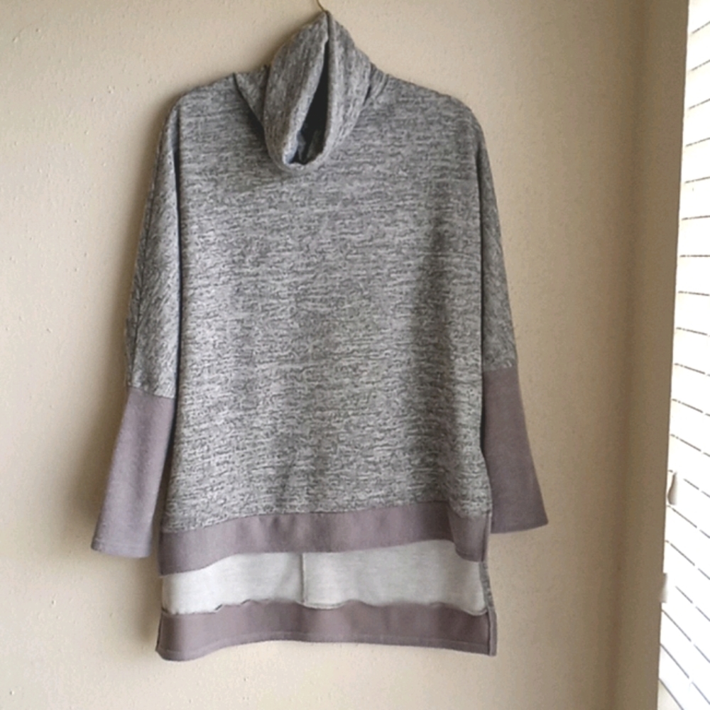 Heathered Grey Size Large Sweater